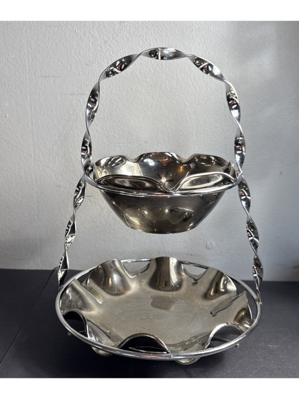 Vintage Dorothy Thorpe Scalloped Appetizer Plate Bowl Carrier MCM
